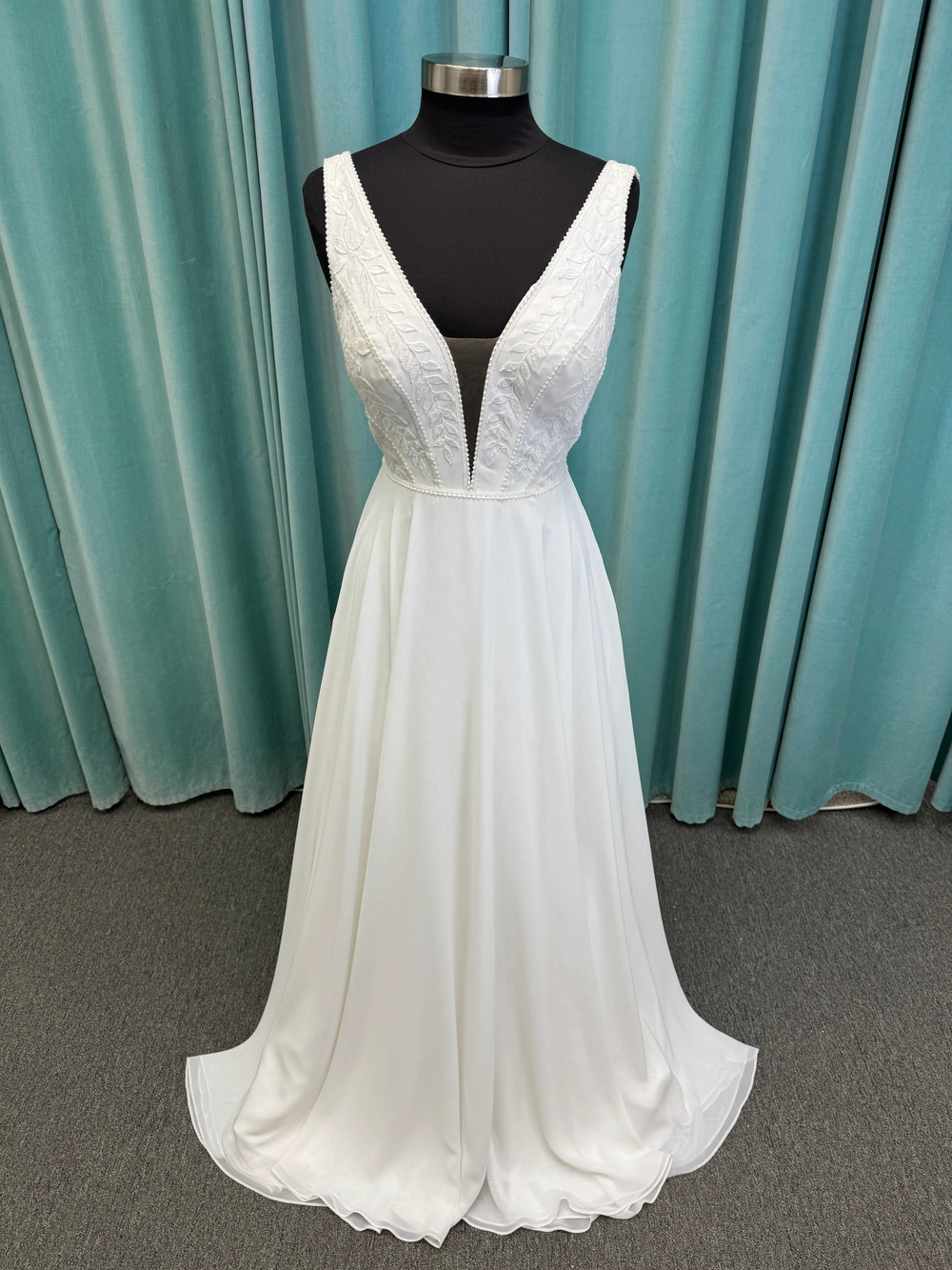 Martha My Dear Deep V-Neck Lace Bodice Chiffon A-Line Wedding Dress Sz 10 Ivory